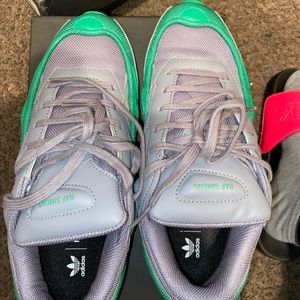 RAF SIMMONS